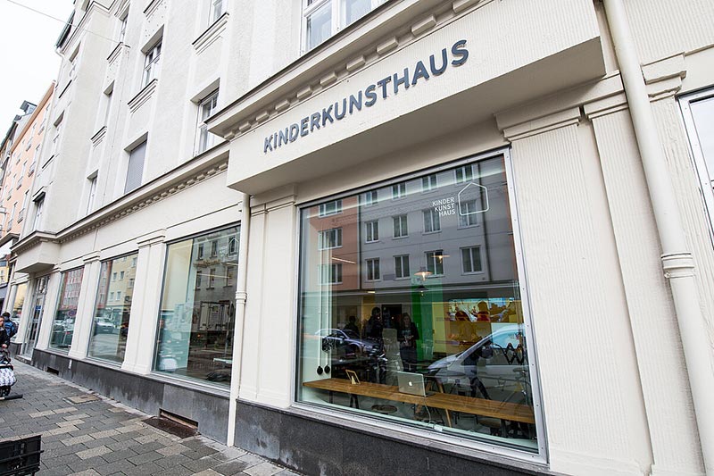Fassade des Kinderkunsthauses in München.