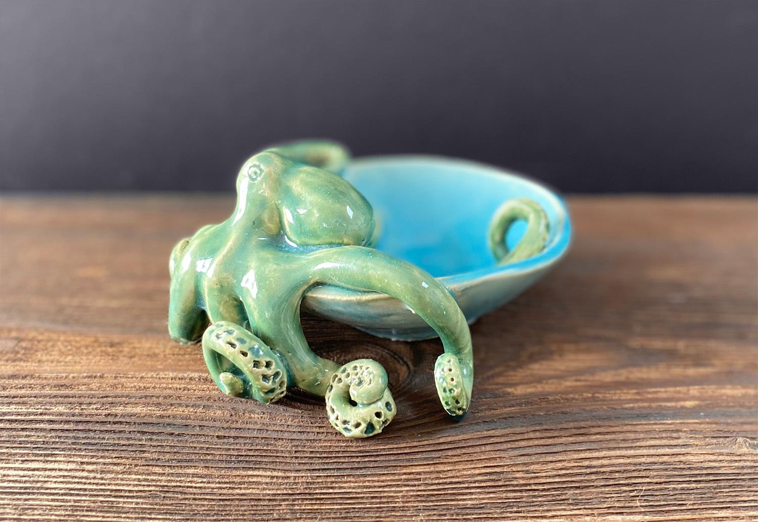 Keramikschale in Form eines Oktopus – Atelier Tonga.